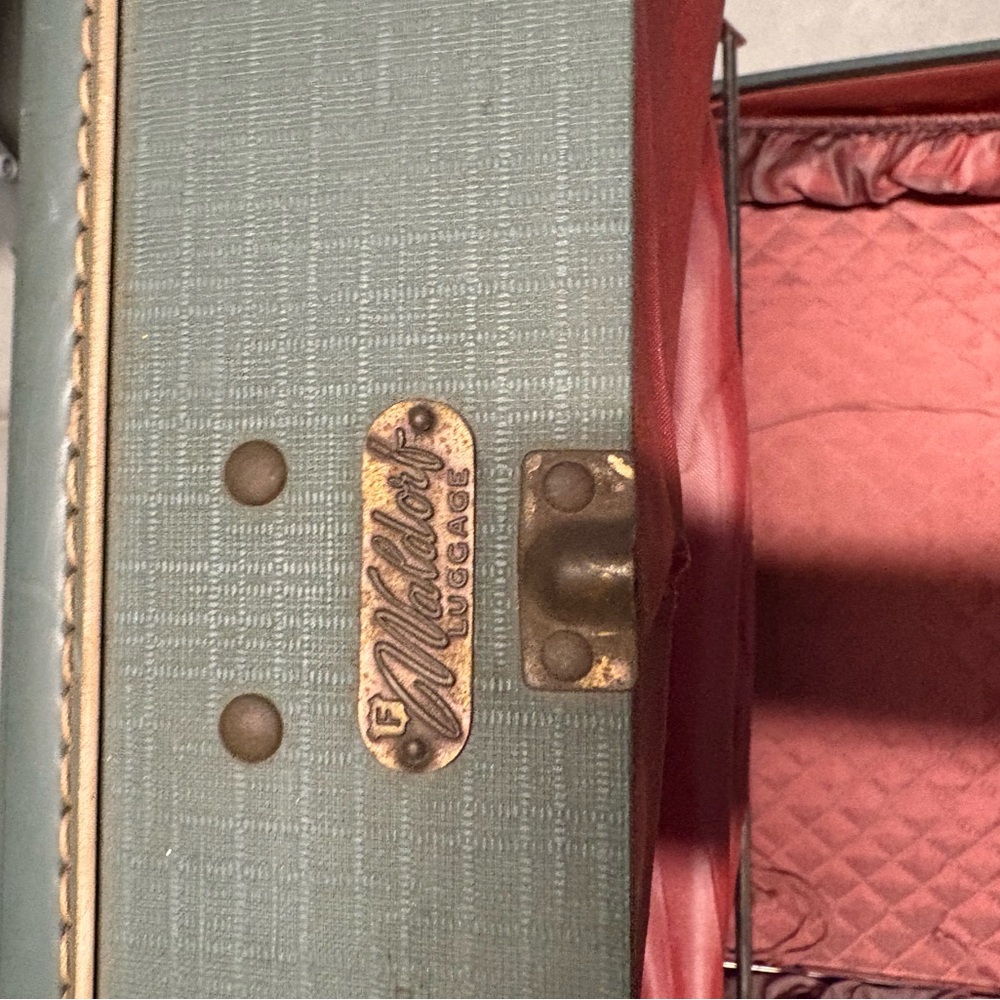 Vintage Waldorf luggage rare find - Picture 7 of 8